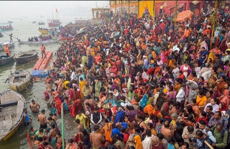 Makar Sankranti 2024: Uttarakhand में गंगा और सहायक नदियों में भरी जनसैलाब, Uttarkashi में देव डोलियां लगाती हैं आस्था की डुबकी