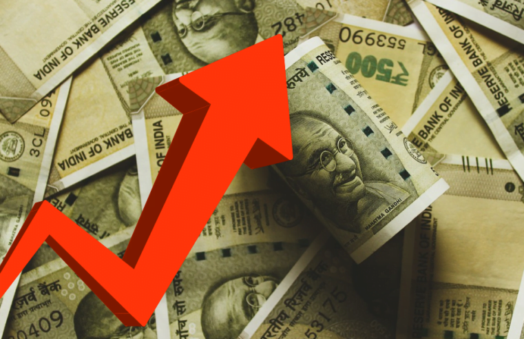 Dollar के मुक़ाबले रुपया 2 पैसे बढ़कर 82.99 पर पहुंच गया