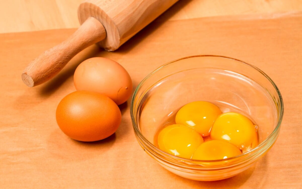 Egg Yolk: क्या हमें अंडे की ज़र्दी खानी चाहिए या नहीं? डाइटिशियन ने सलाह दी